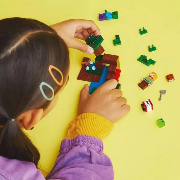 Lego Minecraft A Aventura No Pantano 21240 +7 Anos 65 Pecas - Imagem 4