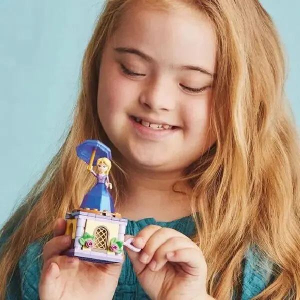 Lego Disney 43214 - Rapunzel Girando 89 Pecas - Imagem 3