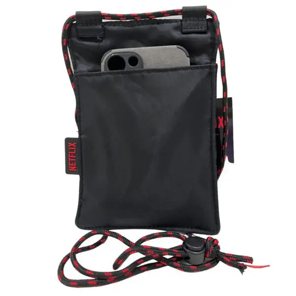 Kit Garrafinha + Pochete + Porta Celular Netflix Pacific - Imagem 6