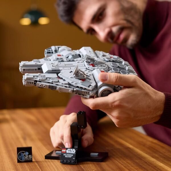 Lego Star Wars Millennium Falcon 921 Pecas 75375 - Imagem 5